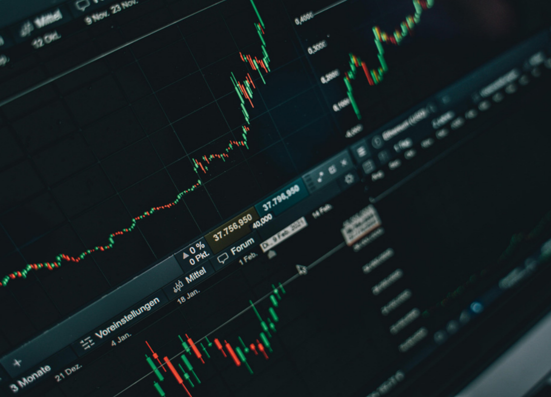 Alt image -https://content.stockstotrade.com/wp-content/uploads/2025/11/bullish-stock-market-trends-11.png