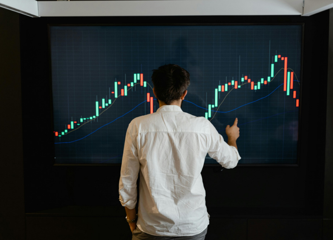 Alt image -https://content.stockstotrade.com/wp-content/uploads/2025/11/copper-market-growth-trends.png