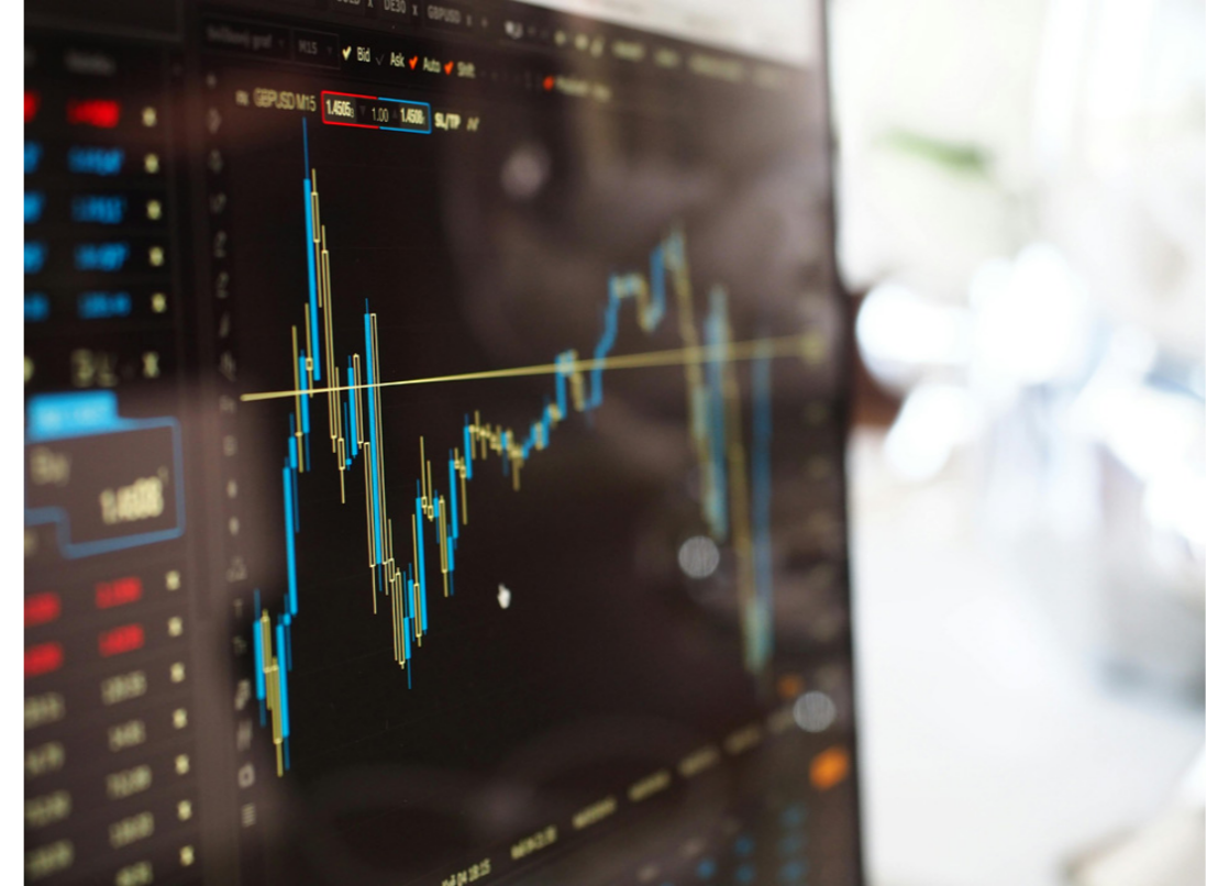 Alt image -https://content.stockstotrade.com/wp-content/uploads/2025/11/dynamic-stock-market-growth-trends-189.png