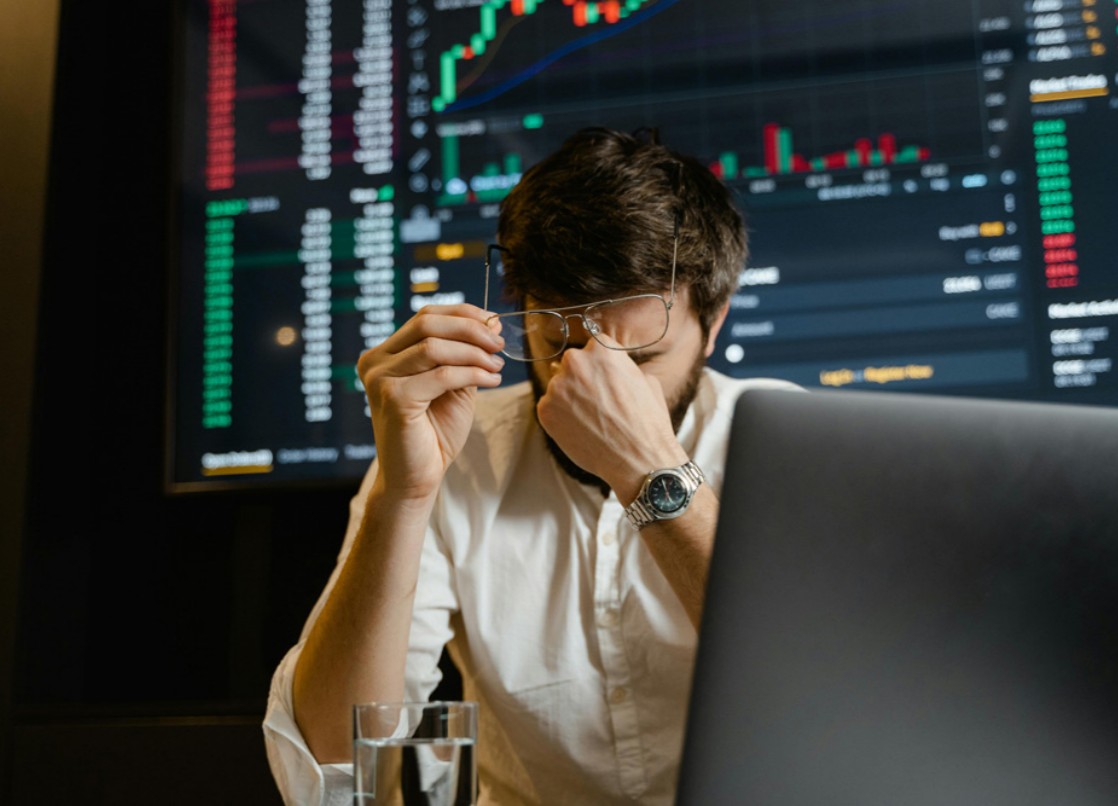 Alt image -https://content.stockstotrade.com/wp-content/uploads/2025/11/innovative-aviation-market-growth.png