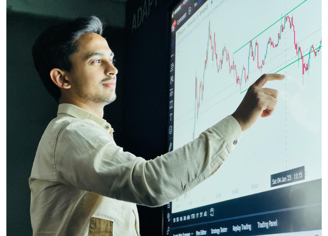 Alt image -https://content.stockstotrade.com/wp-content/uploads/2025/11/renewable-energy-stock-market-growth.png
