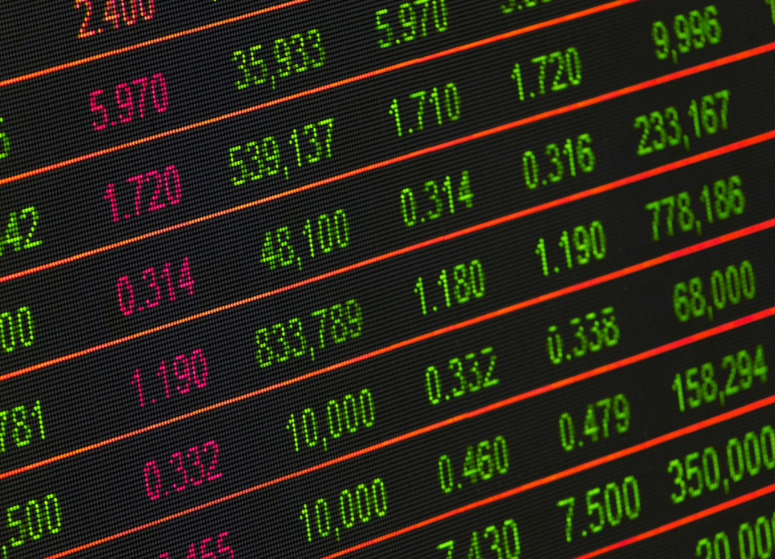 Alt image -https://content.stockstotrade.com/wp-content/uploads/2025/12/dynamic-healthcare-stock-market-trends.png