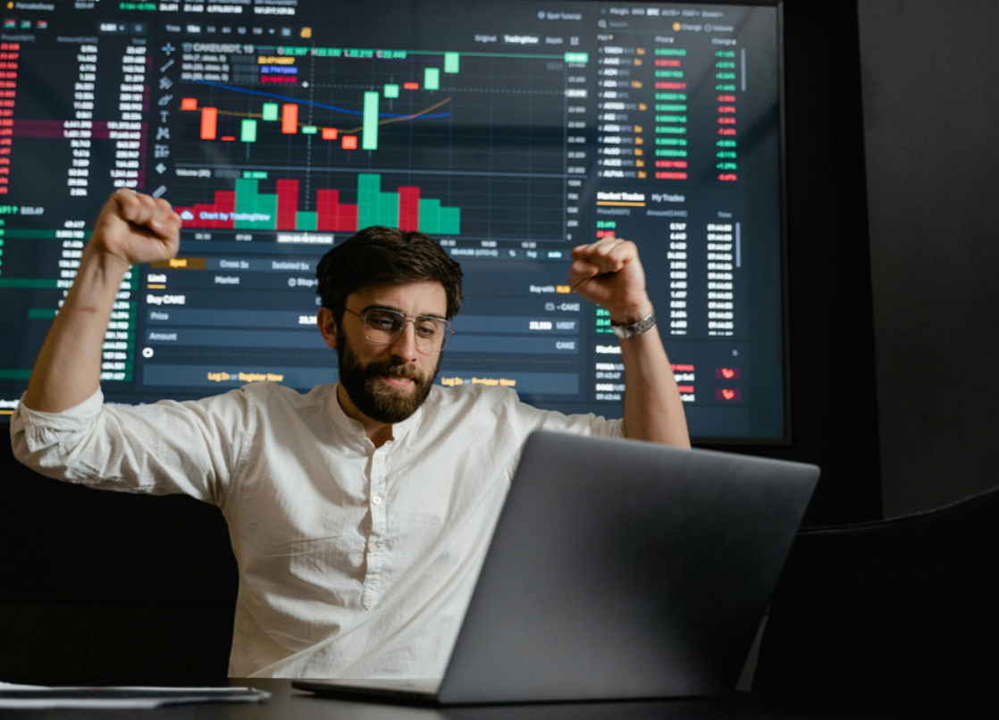 Alt image -https://content.stockstotrade.com/wp-content/uploads/2025/12/dynamic-stock-market-trends-7.png