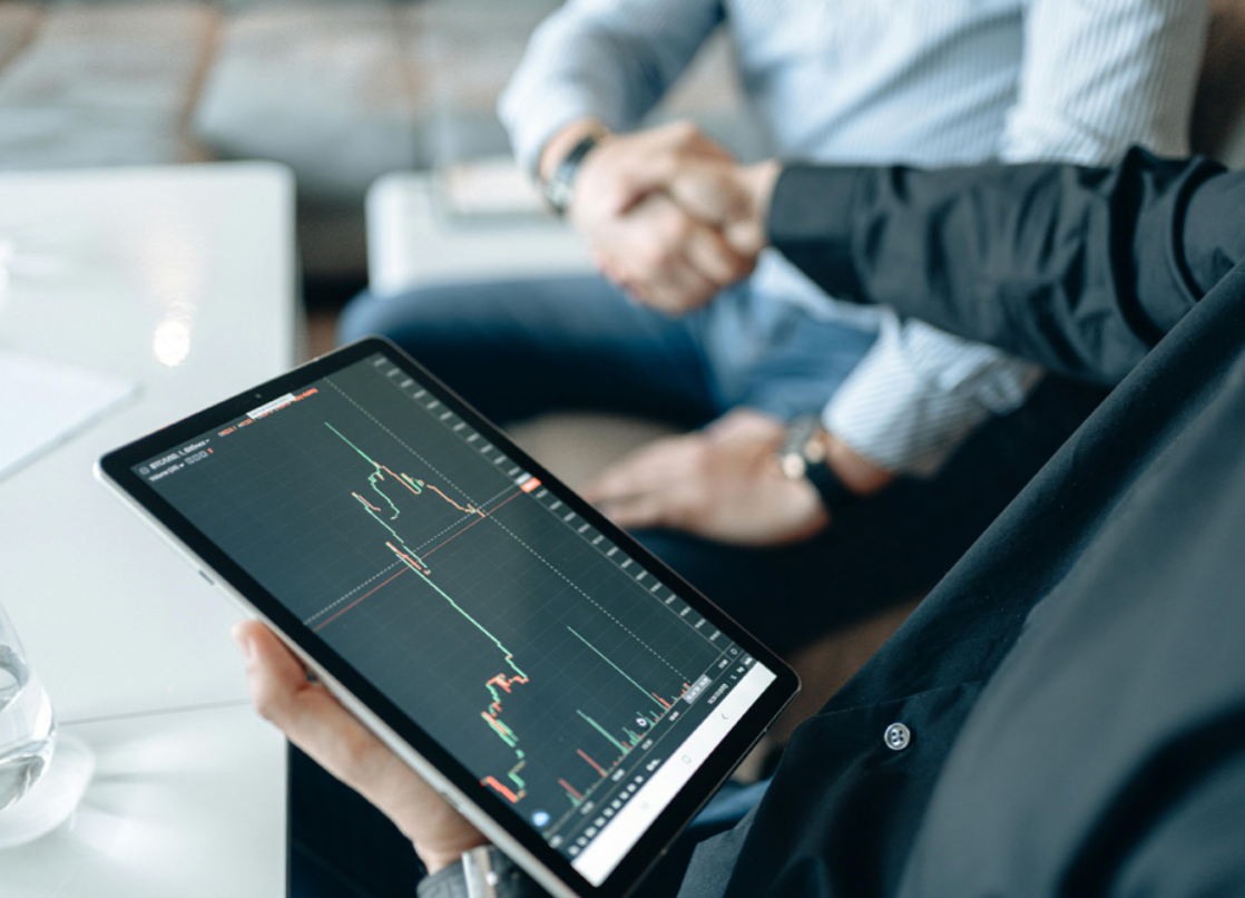 Alt image -https://content.stockstotrade.com/wp-content/uploads/2025/12/innovative-supply-chain-technology.png