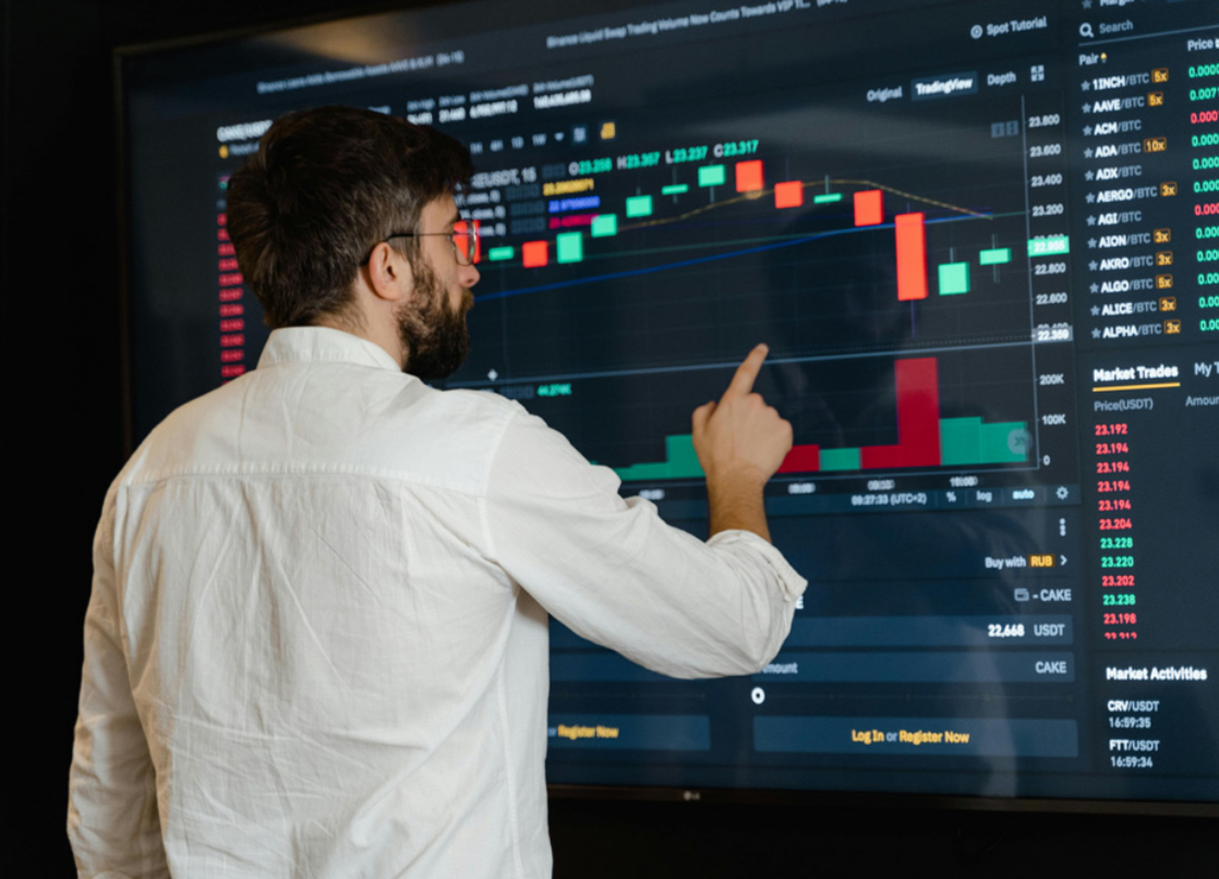 Alt image -https://content.stockstotrade.com/wp-content/uploads/2025/12/volatile-stock-market-fluctuations-2.png