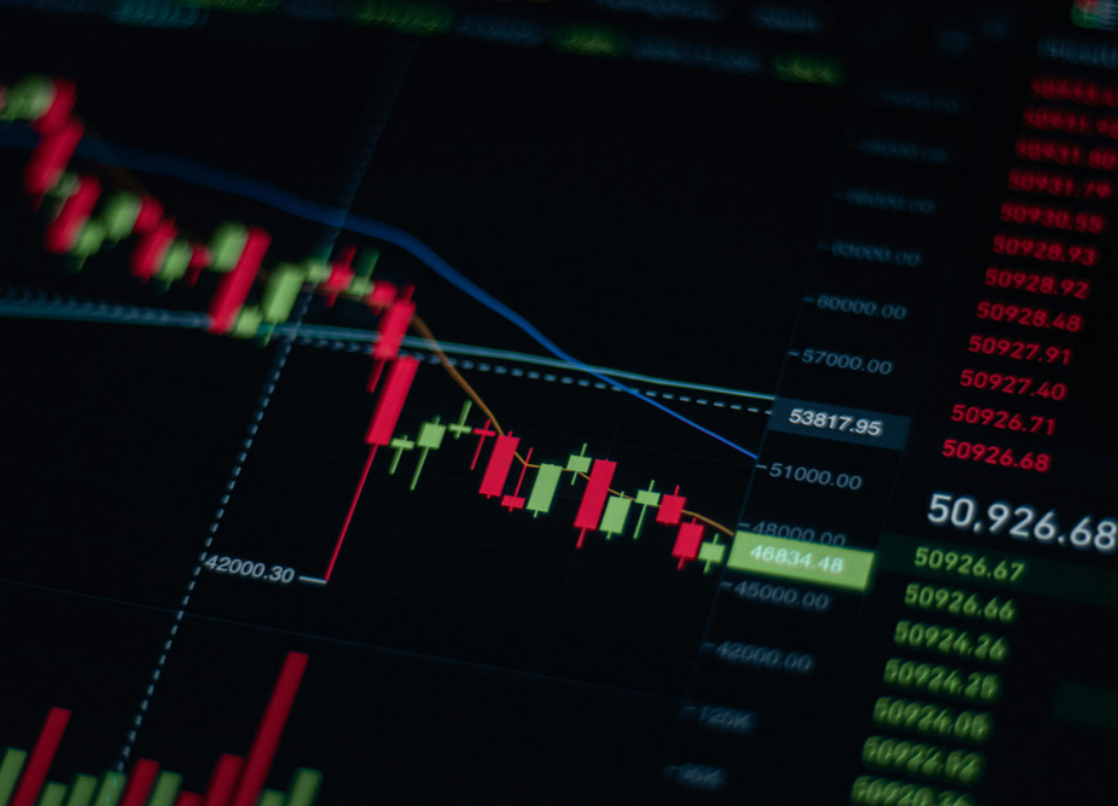 Alt image -https://content.stockstotrade.com/wp-content/uploads/2026/01/renewable-energy-stock-market-trends-2.png