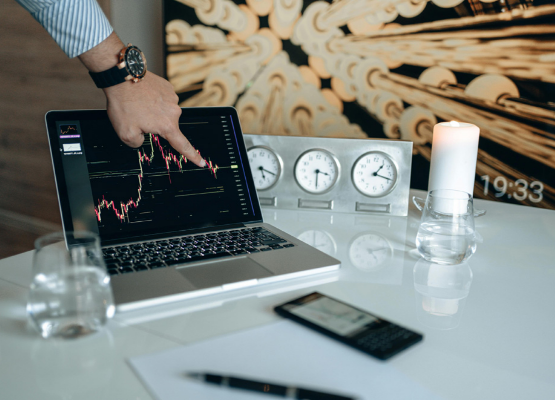 Alt image -https://content.stockstotrade.com/wp-content/uploads/2026/02/bullish-stock-market-trends-14.png