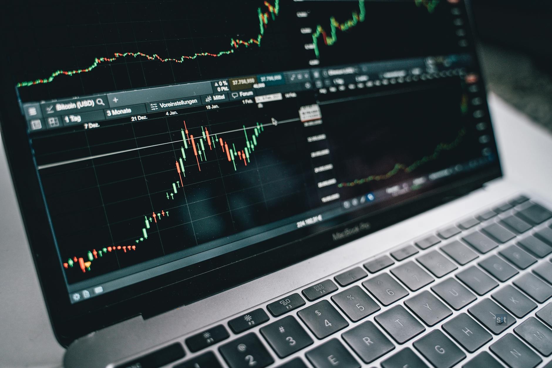Alt image -https://content.stockstotrade.com/wp-content/uploads/2026/10/coreweave-stock-slides-as-insider-sales-rattle-traders.jpg