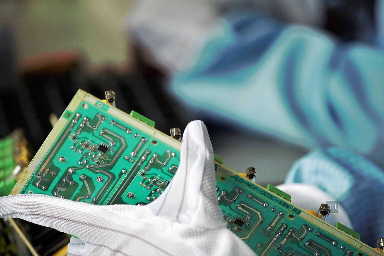 Alt image -https://content.stockstotrade.com/wp-content/uploads/2026/10/micron-stock-slides-as-china-s-cxmt-dram-threat-rattles-traders-1.jpg