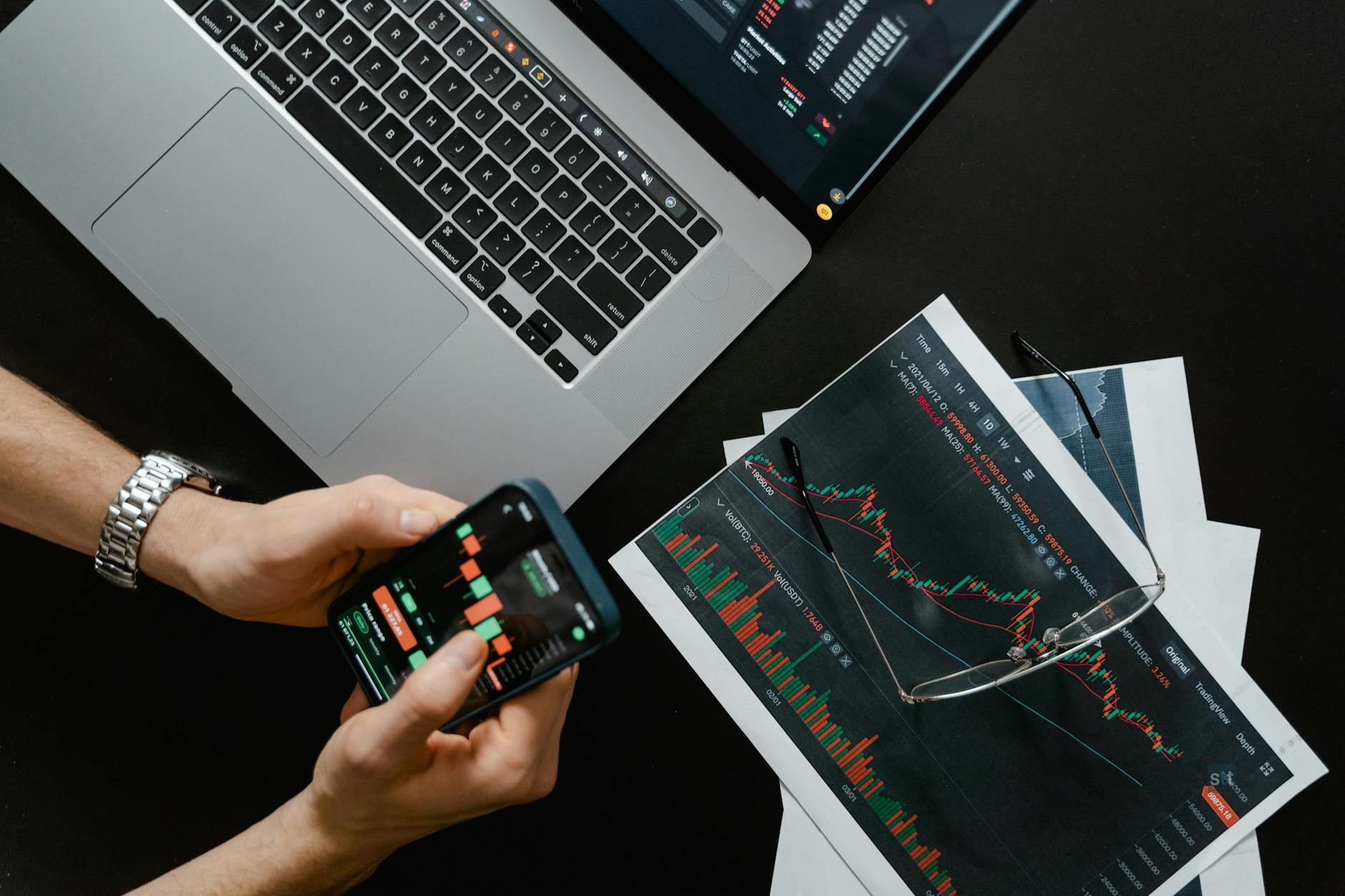 Alt image -https://content.stockstotrade.com/wp-content/uploads/2026/10/mpt-stock-slides-as-traders-focus-on-debt-and-cash-flow.jpg